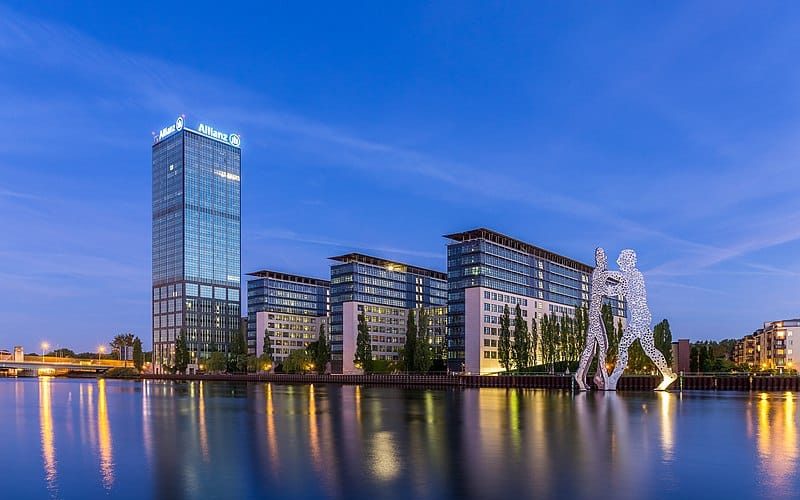 Die Treptowers sind ein Gebäudekomplex mit einem markanten Hochhaus im Ortsteil Alt-Treptow von Berlin. Sie wurden 1998 fertiggestellt und stehen direkt an der Spree.